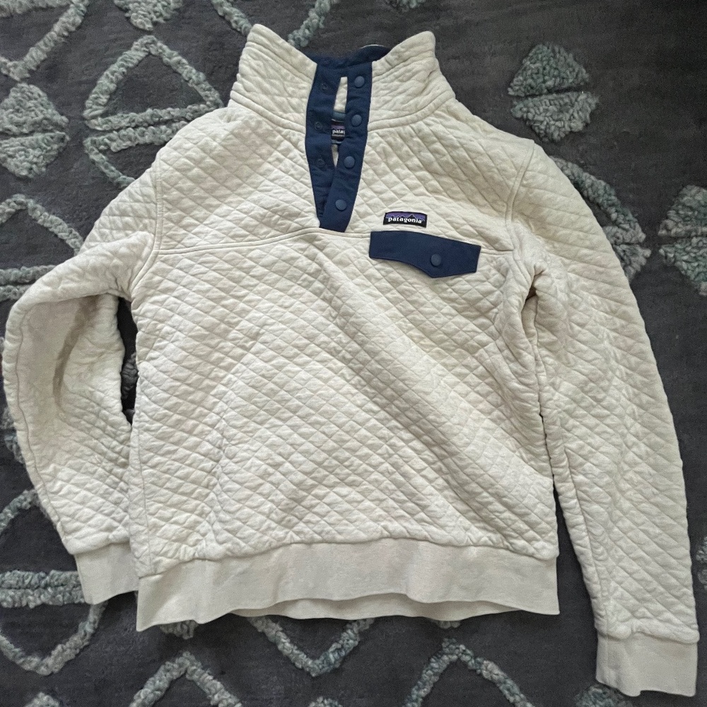 Patagonia women's pullover size medium